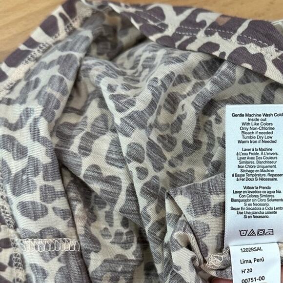 Nation LTD Melanie Smocked Peasant Tee Blouse animal print size small - Picture 8 of 8
